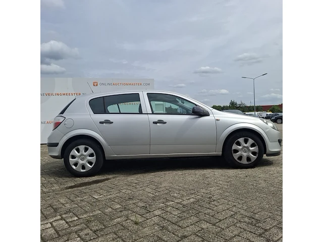 Personenauto opel, astra 1.4 essentia, bouwjaar 2004 - afbeelding 34 van  61