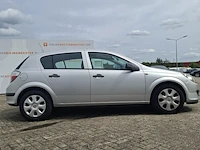 Personenauto opel, astra 1.4 essentia, bouwjaar 2004 - afbeelding 34 van  61
