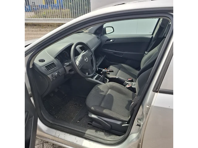 Personenauto opel, astra 1.4 essentia, bouwjaar 2004 - afbeelding 61 van  61