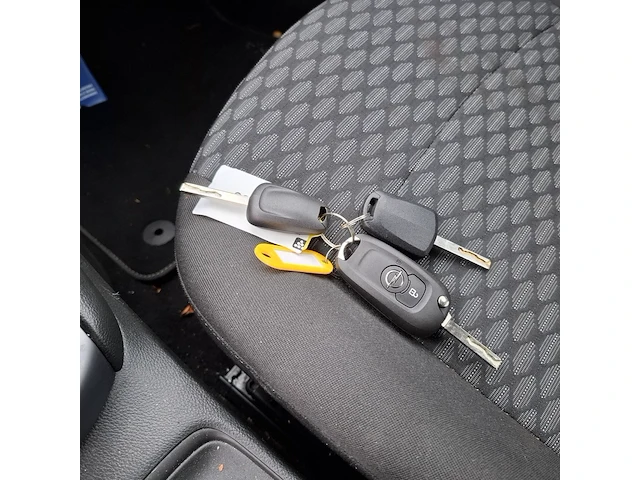 Personenauto, opel, astra - afbeelding 15 van  39