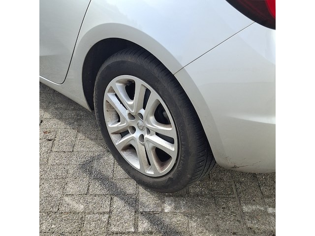 Personenauto, opel, astra - afbeelding 4 van  32