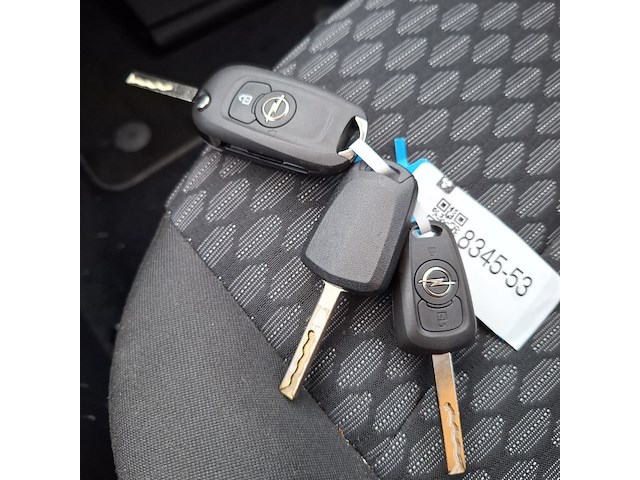 Personenauto, opel, astra - afbeelding 24 van  32