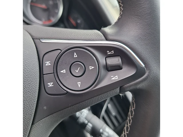 Personenauto opel, insignia , bouwjaar 2017 - afbeelding 9 van  45