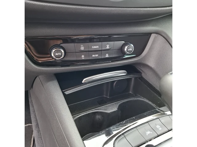 Personenauto opel, insignia , bouwjaar 2017 - afbeelding 16 van  45