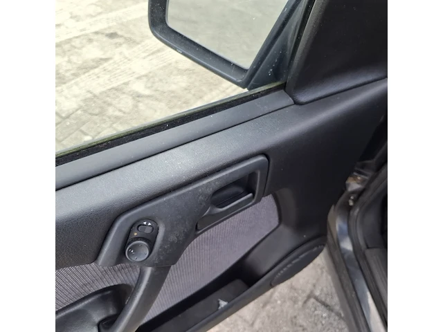 Personenauto opel, vectra 1.8, bouwjaar 1992 - afbeelding 3 van  39