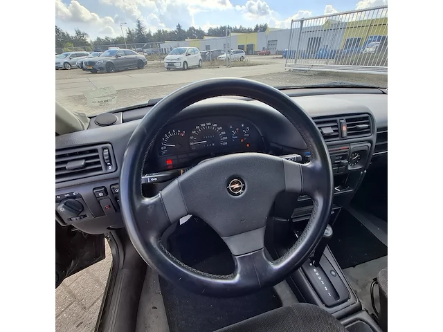 Personenauto opel, vectra 1.8, bouwjaar 1992 - afbeelding 4 van  39