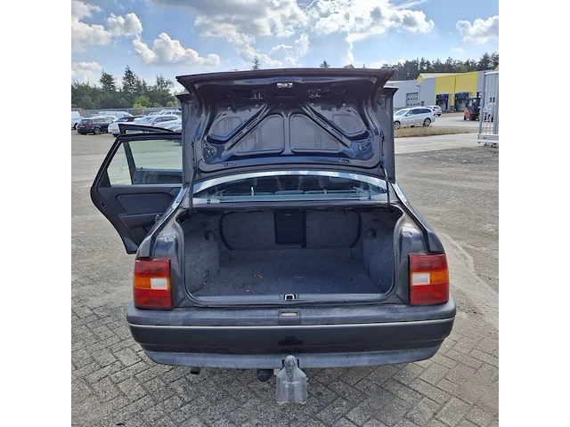 Personenauto opel, vectra 1.8, bouwjaar 1992 - afbeelding 14 van  39