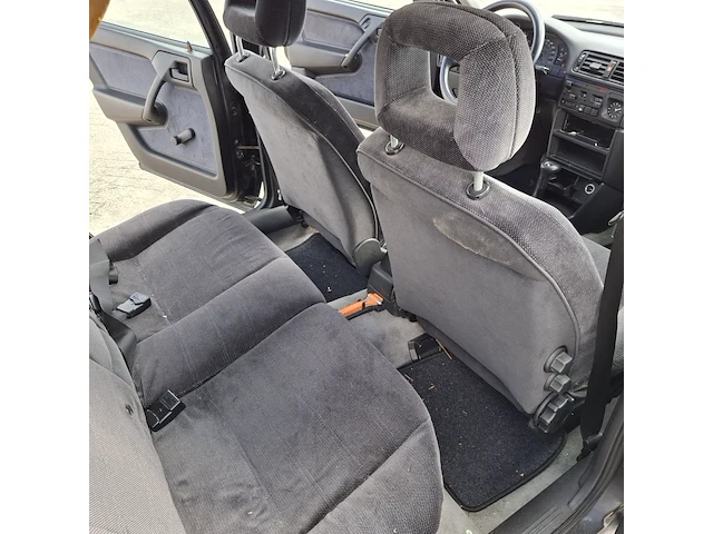 Personenauto opel, vectra 1.8, bouwjaar 1992 - afbeelding 16 van  39