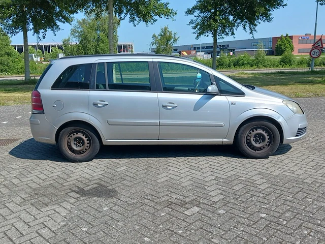 Personenauto, opel, zafira - 1.6 executive - 7-persoons, grijs, 2007 - afbeelding 67 van  75