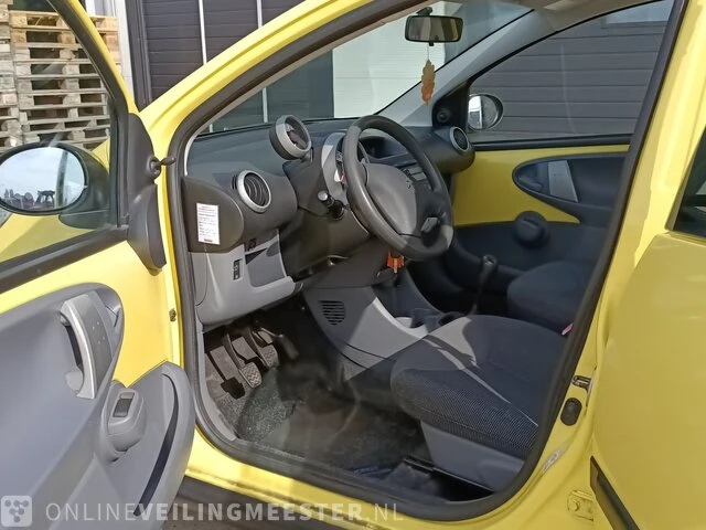 Personenauto peugeot, 107 1.0-12v xr 4-deurs, geel, 2006 - afbeelding 8 van  28