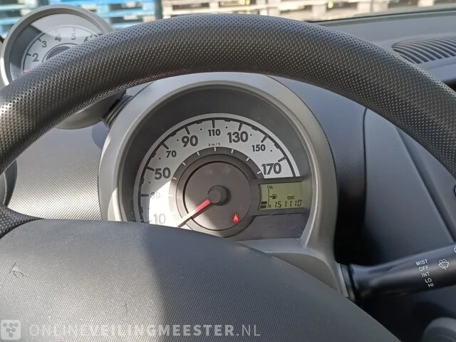Personenauto peugeot, 107 1.0-12v xr 4-deurs, geel, 2006 - afbeelding 13 van  28