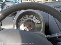 Personenauto peugeot, 107 1.0-12v xr 4-deurs, geel, 2006 - afbeelding 13 van  28