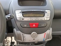 Personenauto peugeot, 107 1.0-12v xr 4-deurs, geel, 2006 - afbeelding 14 van  28