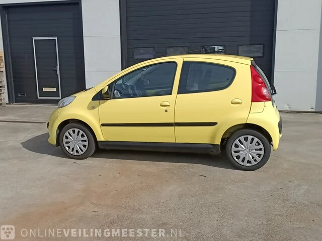 Personenauto peugeot, 107 1.0-12v xr 4-deurs, geel, 2006 - afbeelding 23 van  28