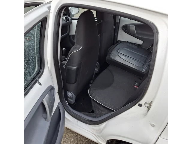Personenauto, peugeot, 107 1.0-12v xs, wit, 2011 - afbeelding 19 van  43