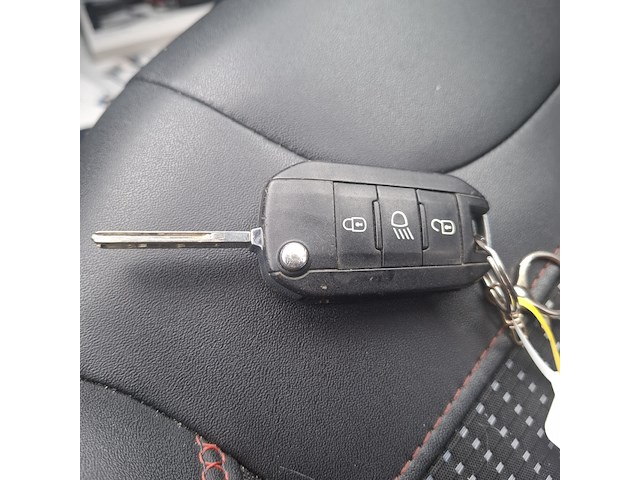 Personenauto, peugeot, 2008, 2016 - afbeelding 31 van  37