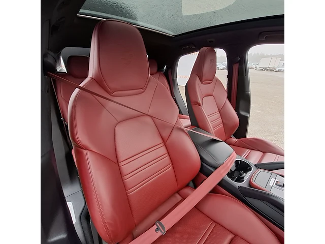 Personenauto, porsche, cayenne coupe 3.0 e-hybrid, 2023 - afbeelding 32 van  52