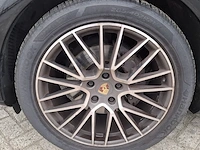 Personenauto, porsche, cayenne coupe 3.0 e-hybrid, 2023 - afbeelding 36 van  52