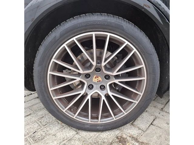 Personenauto, porsche, cayenne coupe 3.0 e-hybrid, 2023 - afbeelding 38 van  52