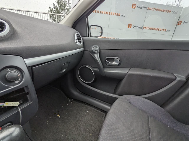 Personenauto renault, clio 1.6, bouwjaar 2006 - afbeelding 14 van  42