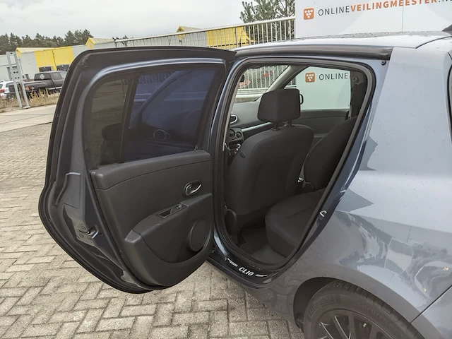 Personenauto renault, clio 1.6, bouwjaar 2006 - afbeelding 19 van  42