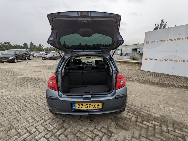 Personenauto renault, clio 1.6, bouwjaar 2006 - afbeelding 22 van  42