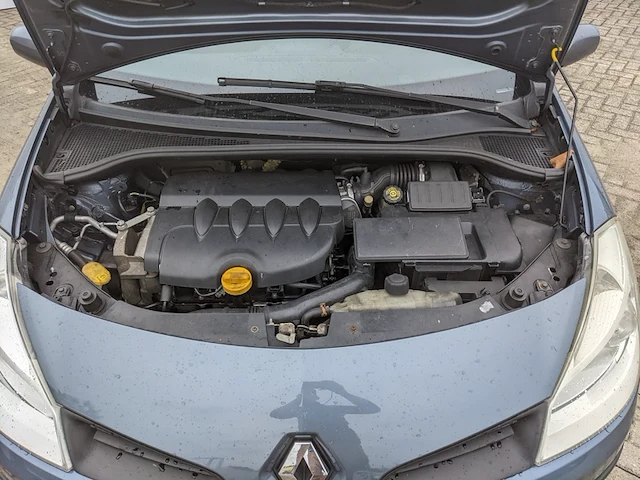 Personenauto renault, clio 1.6, bouwjaar 2006 - afbeelding 27 van  42