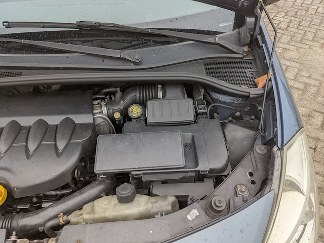 Personenauto renault, clio 1.6, bouwjaar 2006 - afbeelding 28 van  42