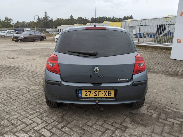 Personenauto renault, clio 1.6, bouwjaar 2006 - afbeelding 39 van  42