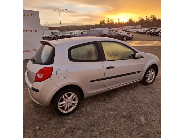 Personenauto, renault, clio 1.6, grijs, 2007 - afbeelding 33 van  36