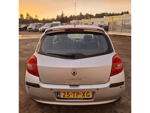 Personenauto, renault, clio 1.6, grijs, 2007 - afbeelding 34 van  36