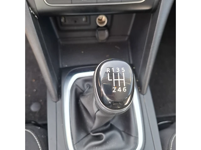 Personenauto renault, megane - afbeelding 19 van  47