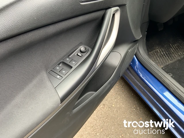Personenauto (schade) - afbeelding 3 van  32