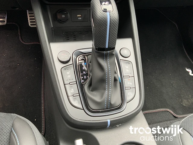 Personenauto (schade) - afbeelding 16 van  42