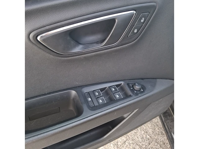 Personenauto, seat, leon - afbeelding 9 van  44