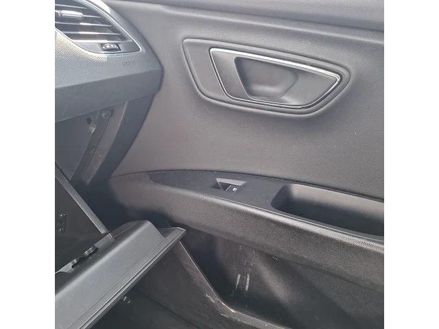 Personenauto, seat, leon - afbeelding 18 van  44