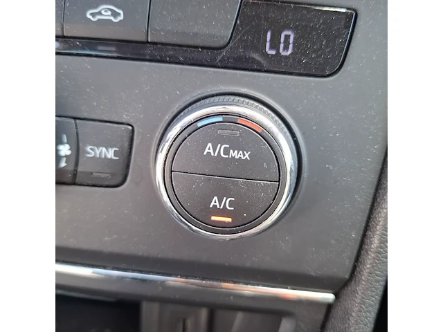 Personenauto, seat, leon - afbeelding 19 van  49