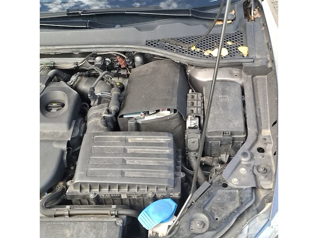 Personenauto, seat, leon - afbeelding 32 van  45