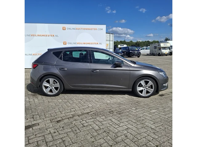 Personenauto, seat, leon - afbeelding 34 van  45