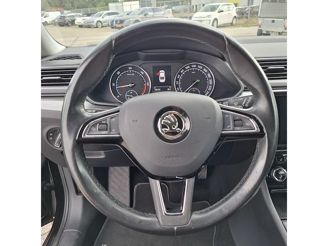 Personenauto, skoda, superb, 2017 - afbeelding 13 van  59