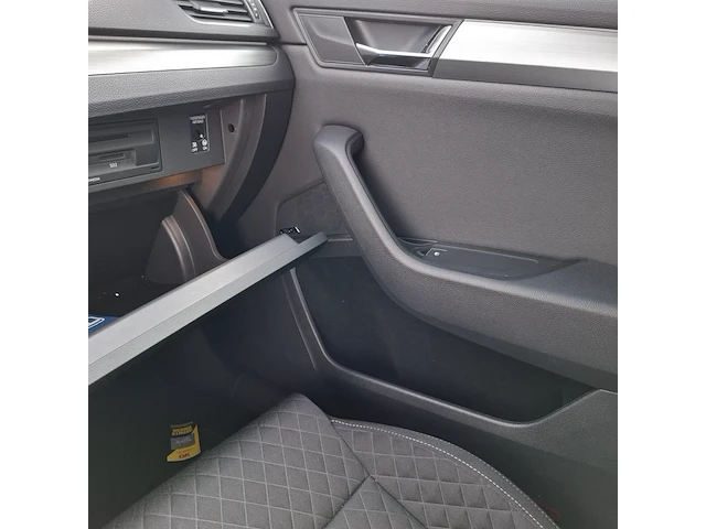 Personenauto, skoda, superb, 2017 - afbeelding 30 van  59