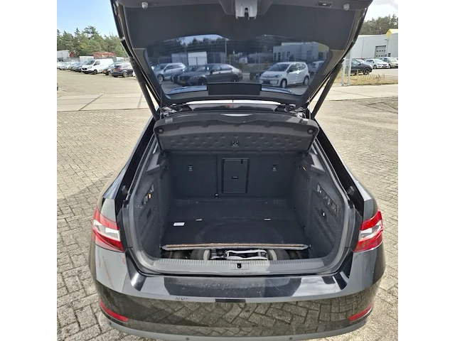 Personenauto, skoda, superb, 2017 - afbeelding 36 van  59