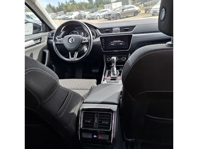 Personenauto, skoda, superb, 2017 - afbeelding 41 van  59
