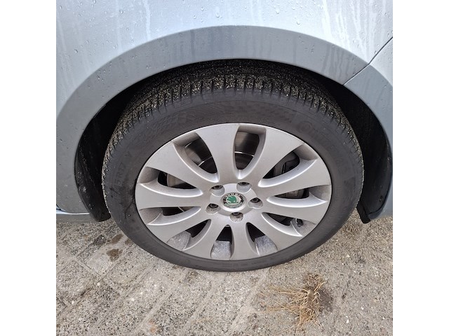 Personenauto skoda, superb combi 3.6, grijs, bouwjaar 2010 - afbeelding 2 van  29