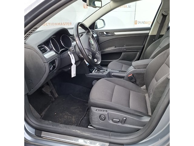 Personenauto skoda, superb combi 3.6, grijs, bouwjaar 2010 - afbeelding 5 van  29