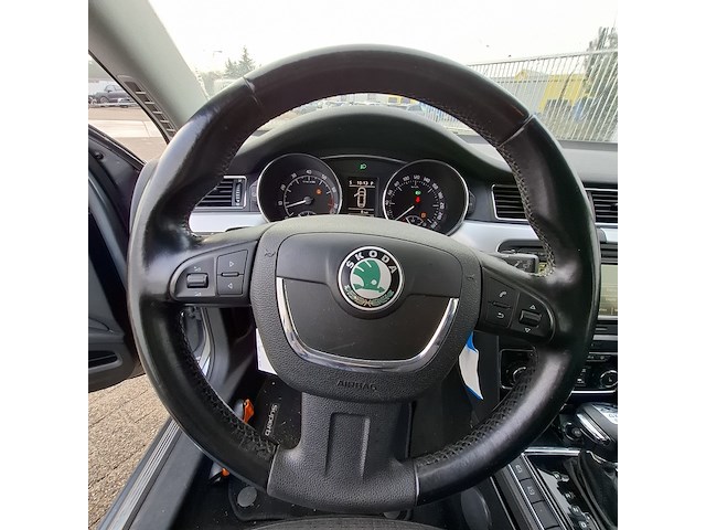 Personenauto skoda, superb combi 3.6, grijs, bouwjaar 2010 - afbeelding 10 van  29