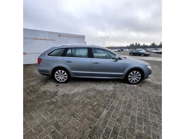 Personenauto skoda, superb combi 3.6, grijs, bouwjaar 2010 - afbeelding 24 van  29