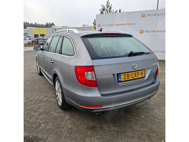 Personenauto skoda, superb combi 3.6, grijs, bouwjaar 2010 - afbeelding 27 van  29
