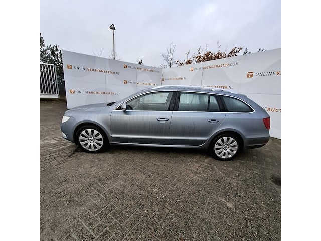 Personenauto skoda, superb combi 3.6, grijs, bouwjaar 2010 - afbeelding 28 van  29