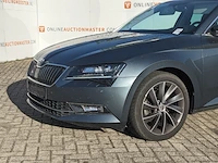 Personenauto, skoda, superb - afbeelding 2 van  57